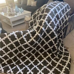 UTOPIA  Gray and White Geometric Comforter Full Size 82”x 86” 100% Microfiber